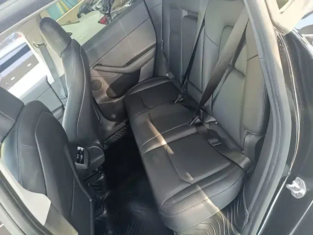 Tesla Model Y — Фото автомобиля 16