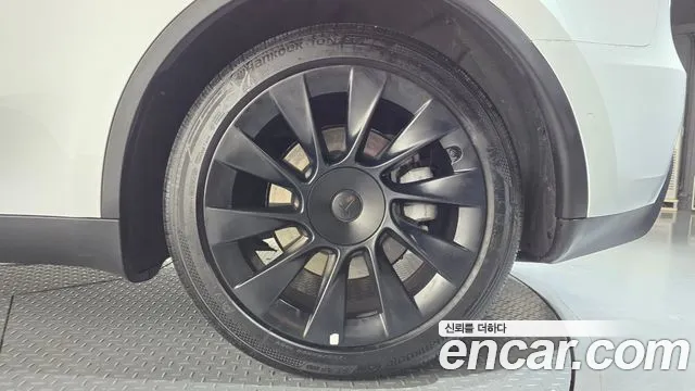 Tesla Model Y — Фото автомобиля 6