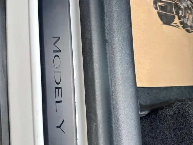 Tesla Model Y — Фото автомобиля 22