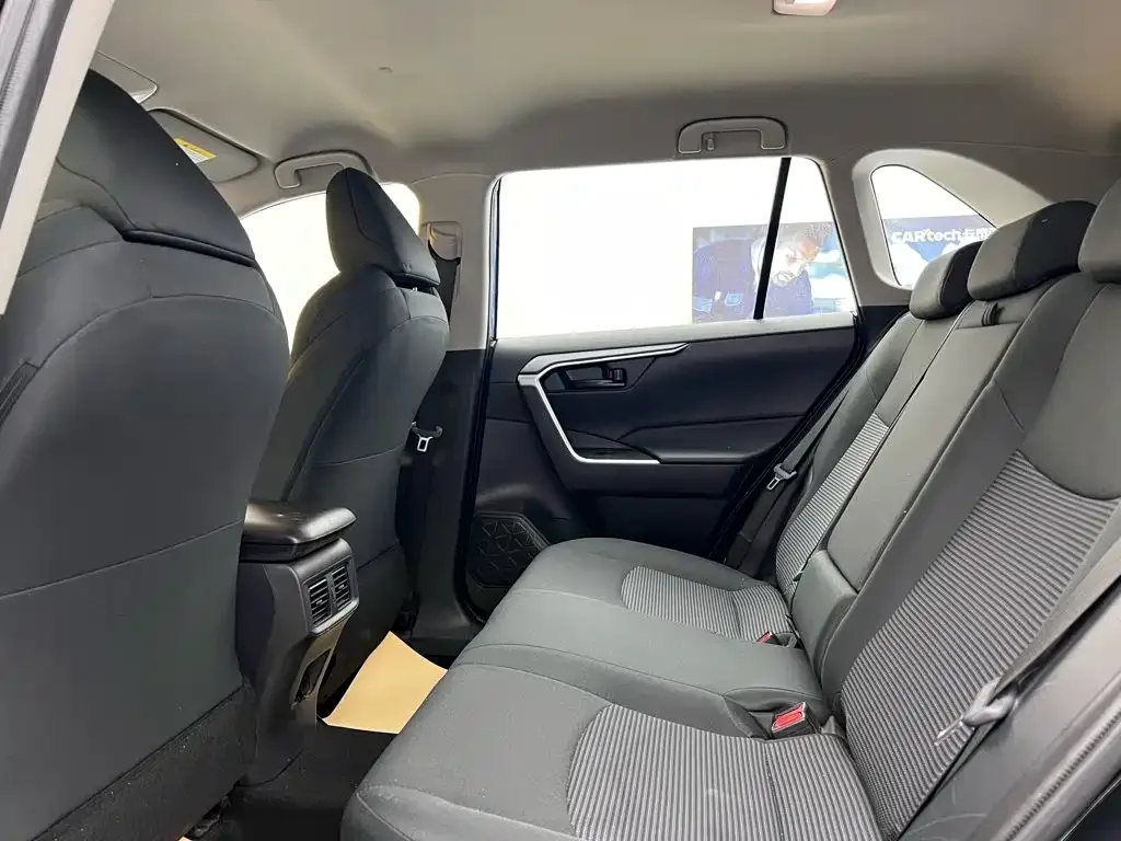 Toyota Wildlander 2023 2.0L CVT FWD LE — Фото автомобиля 17