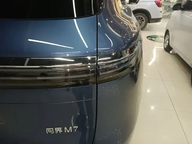 Aito M7 — Фото автомобиля 7