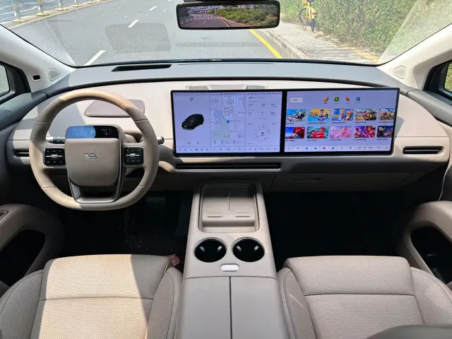 Li Auto i8 — Фото автомобиля 8