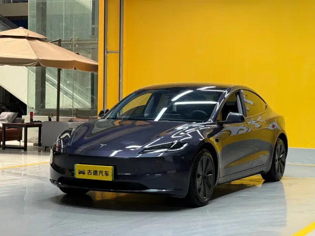 Фотография автомобиля — Tesla Model 3