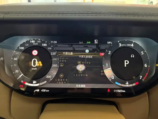 Land Rover Range Rover 2024 3.0 L6 400PS Golden Age Extended 7-Seater — Фото автомобиля 5