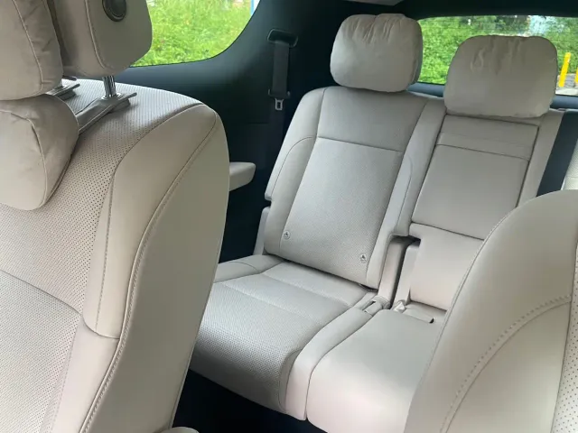Li Auto MEGA — Фото автомобиля 14