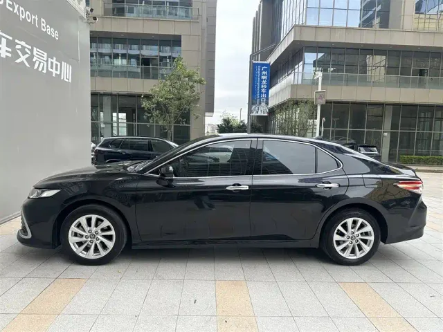 Toyota Camry — Фото автомобиля 3