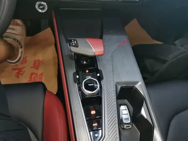 Changan Z6 — Фото автомобиля 13