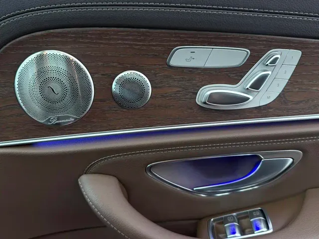 Mercedes-Benz E-Class — Фото автомобиля 11