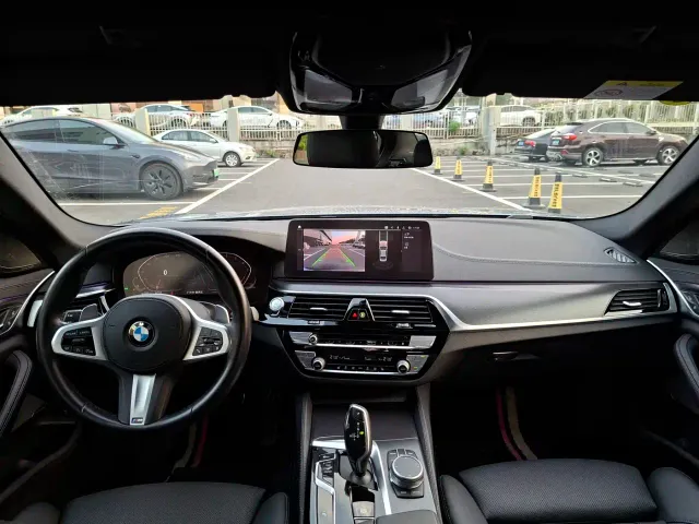 BMW 5 Series — Фото автомобиля 12