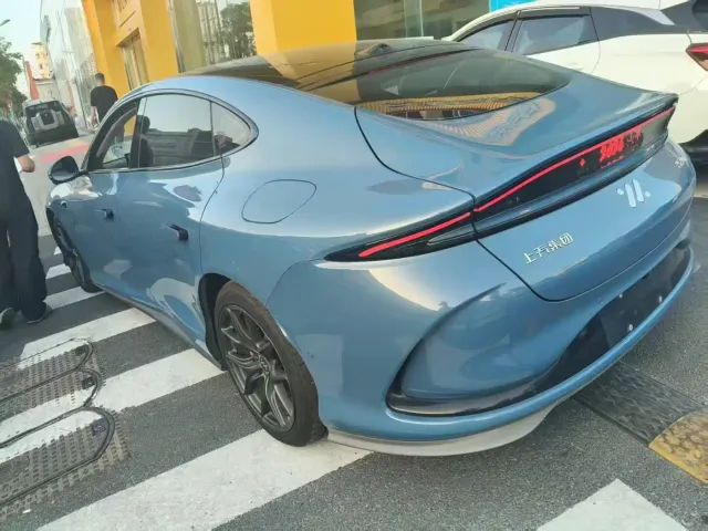IM Motors L6 — Фото автомобиля 6