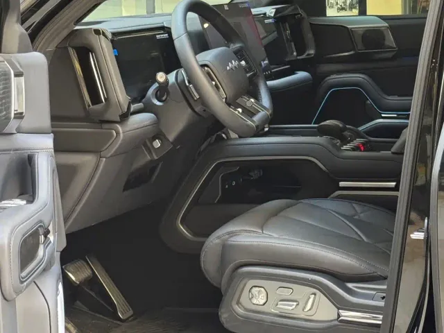 BYD FangChengBao Leopard 8 — Фото автомобиля 4