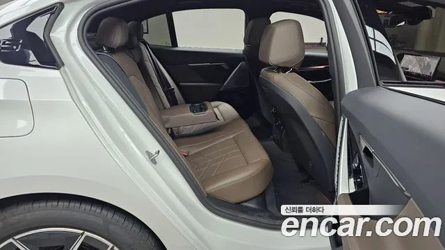 BMW 5 Series G60 — Фото автомобиля 11