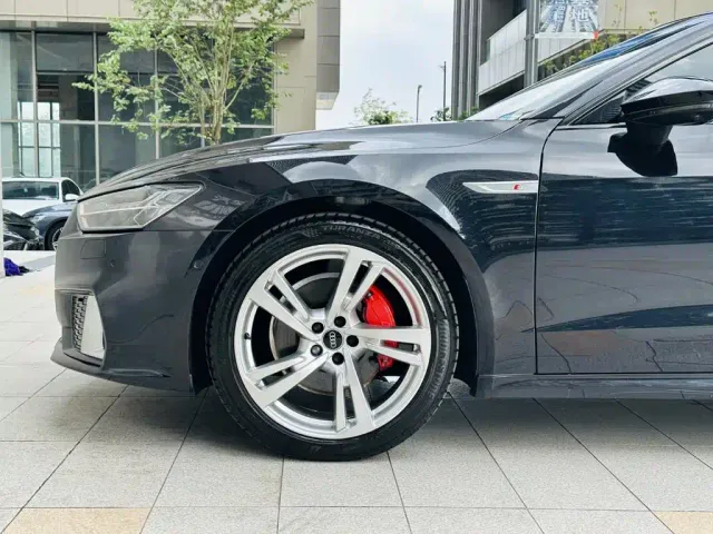 Audi A7L — Фото автомобиля 21