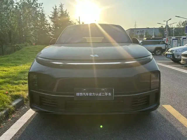 Li Auto L7 — Фото автомобиля 11