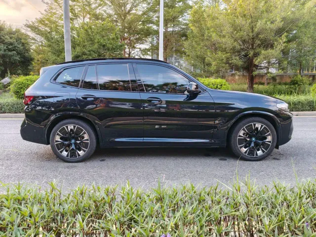 BMW iX3 — Фото автомобиля 5
