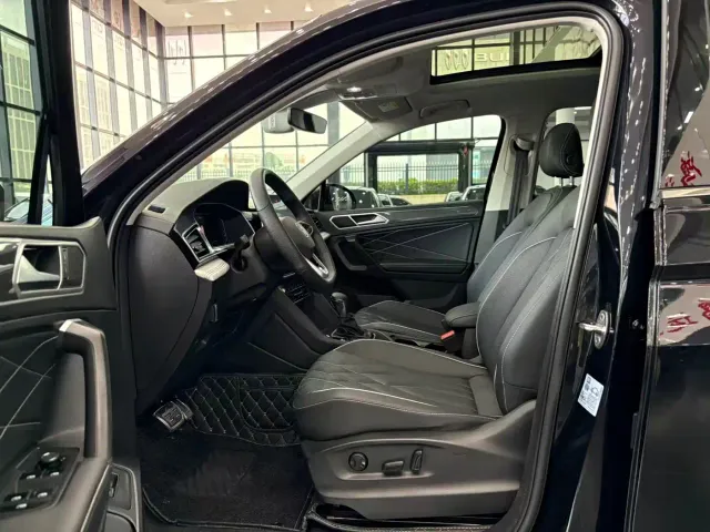 Volkswagen Tiguan L — Фото автомобиля 4