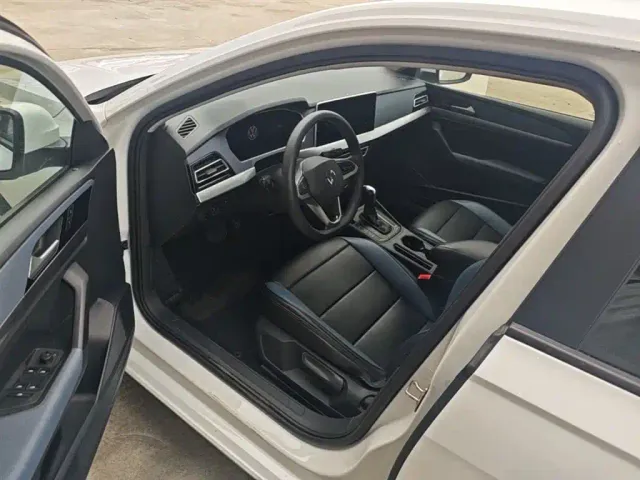 Volkswagen Lavida — Фото автомобиля 15