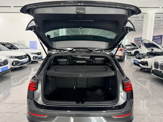 Volkswagen Golf — Фото автомобиля 11