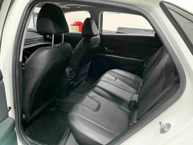 Hyundai Elantra — Фото автомобиля 10