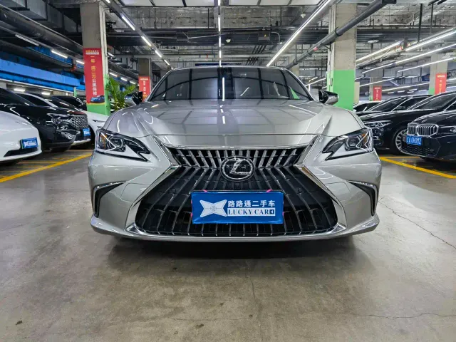 Lexus ES — Фото автомобиля 2
