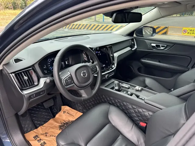 Volvo Volvo S60 2022 B4 Smart Comfort Luxury Edition — Фото автомобиля 12