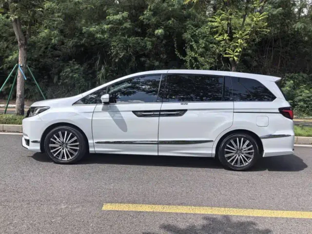 Honda Elysion — Фото автомобиля 9