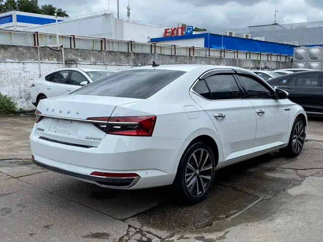 Skoda Superb — Фото автомобиля 4