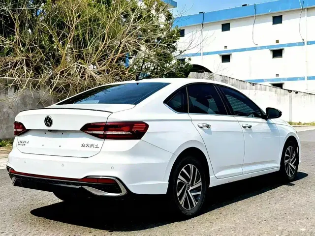 Volkswagen Lavida — Фото автомобиля 7