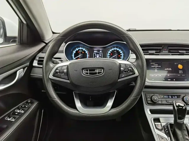 Geely Emgrand — Фото автомобиля 11