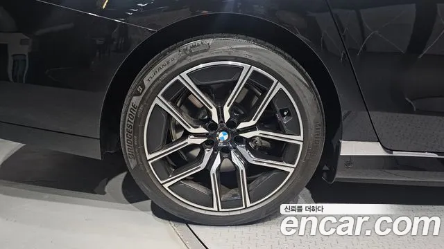 BMW i7 — Фото автомобиля 5