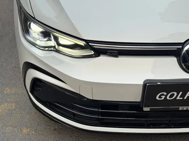Volkswagen Golf — Фото автомобиля 3