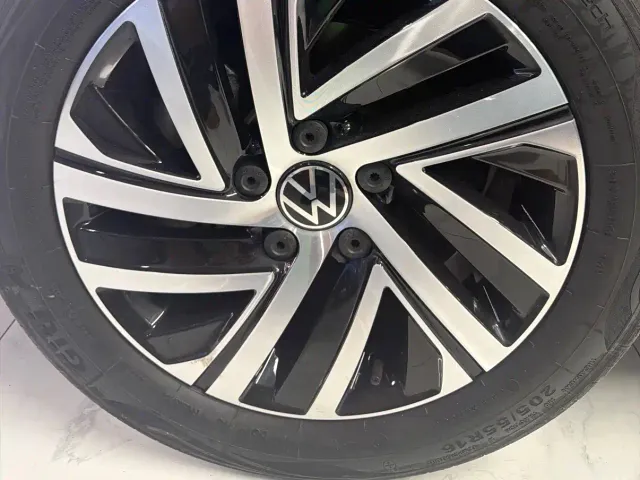 Volkswagen Lavida — Фото автомобиля 12