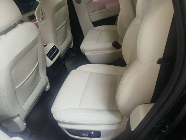 Li Auto L8 — Фото автомобиля 16