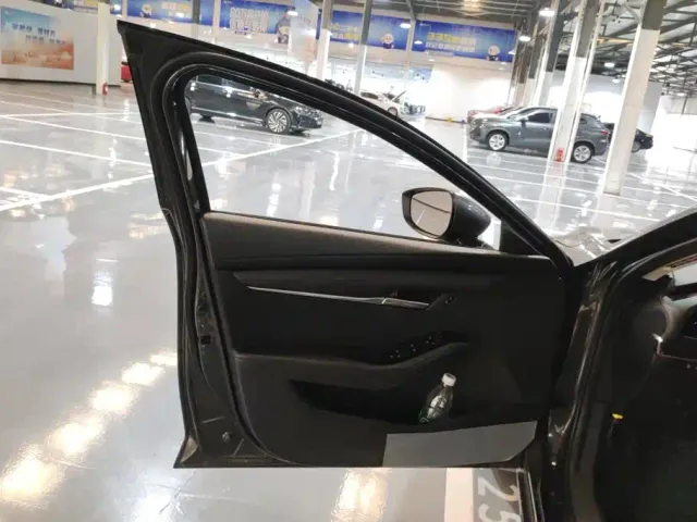 Mazda Axela — Фото автомобиля 7