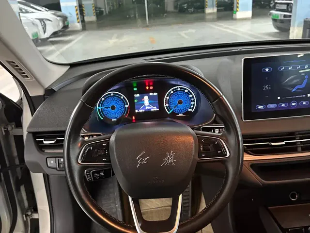 Hongqi E-QM5 — Фото автомобиля 11