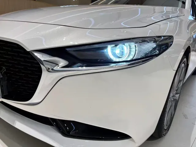 Mazda Axela — Фото автомобиля 15
