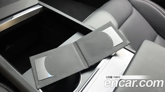 Tesla Model 3 — Фото автомобиля 27
