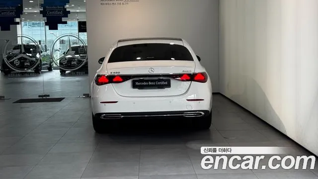 Mercedes-Benz E-Class — Фото автомобиля 4