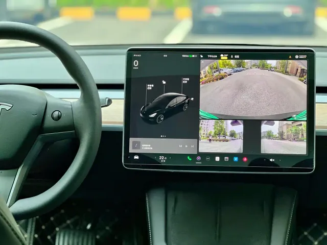 Tesla Model 3 — Фото автомобиля 18