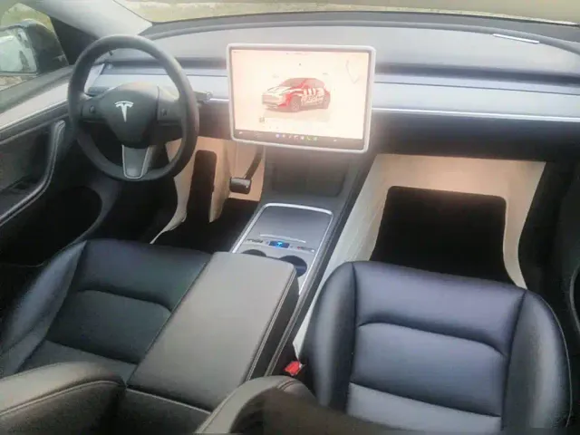 Tesla Model Y — Фото автомобиля 12