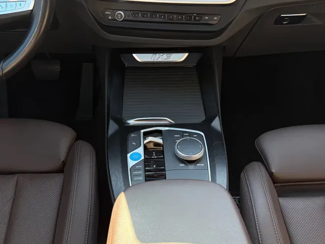 BMW iX3 — Фото автомобиля 15