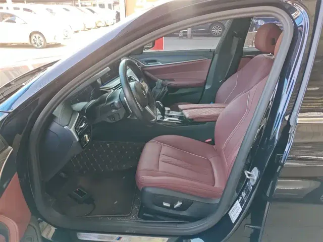 BMW 5 Series — Фото автомобиля 15