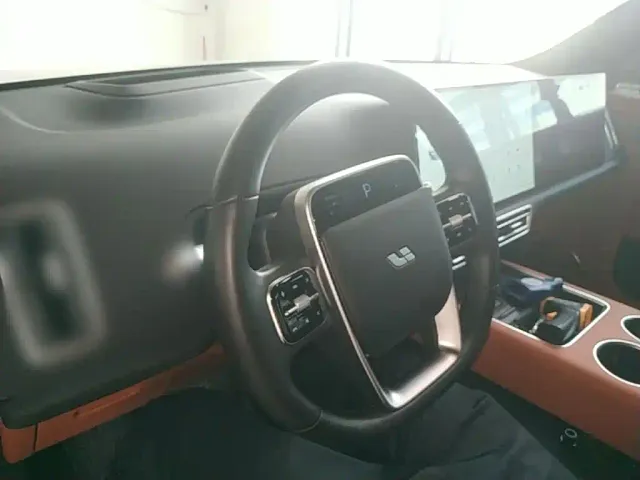 Li Auto L9 — Фото автомобиля 9