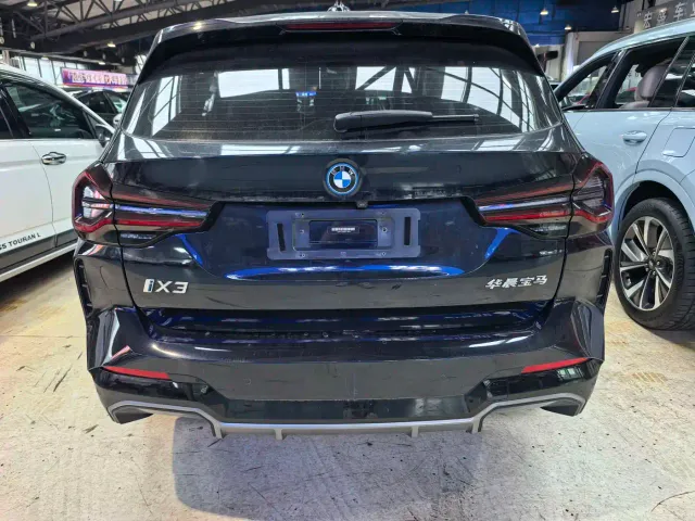 BMW iX3 — Фото автомобиля 9