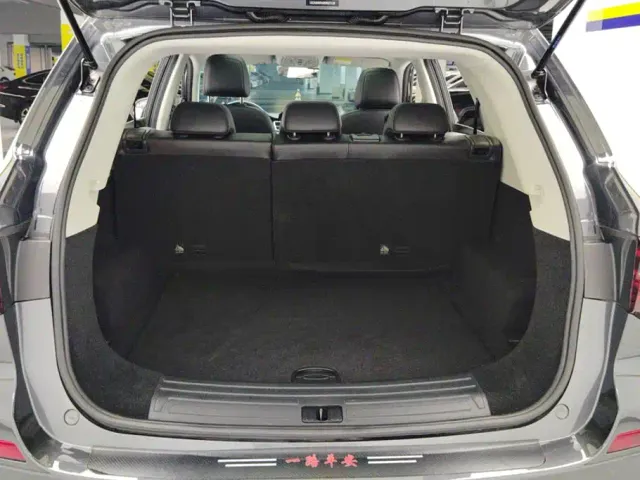 Roewe RX5 — Фото автомобиля 4