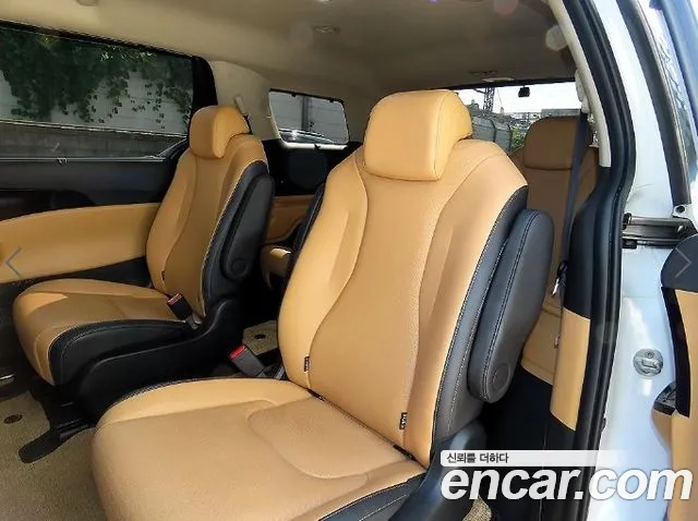 Kia Canival — Фото автомобиля 7