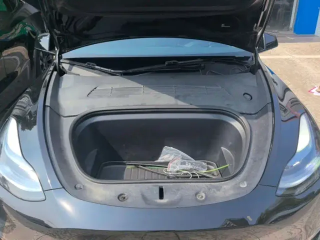 Tesla Model Y — Фото автомобиля 19