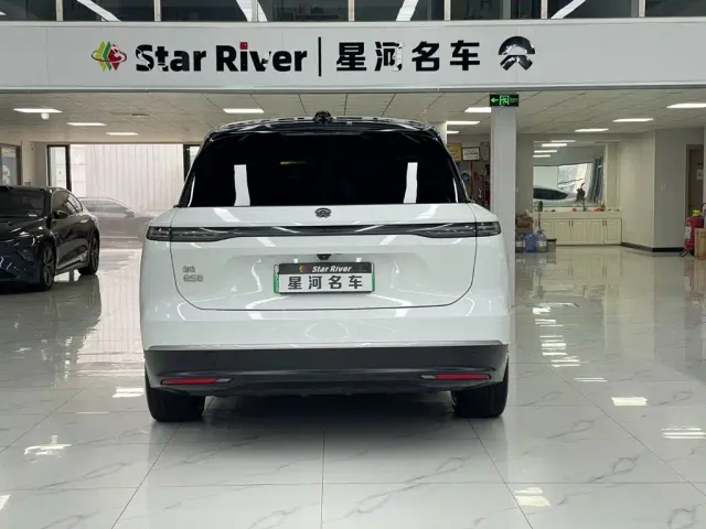 Nio ES8 — Фото автомобиля 6