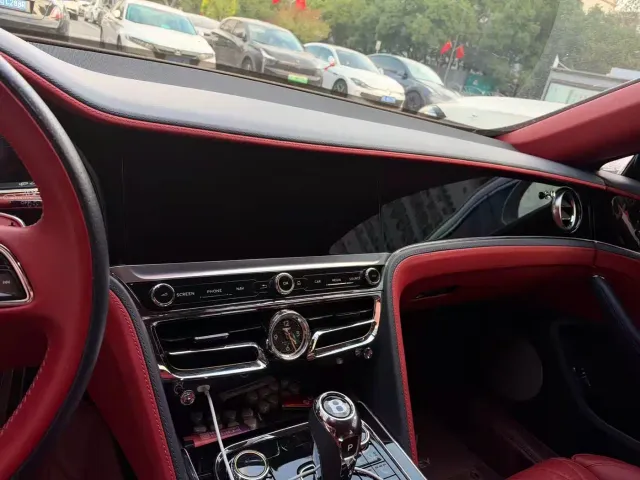 Bentley Flying Spur — Фото автомобиля 4