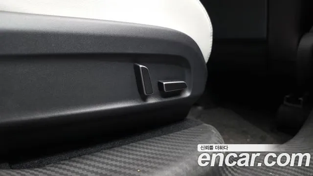 Tesla Model Y — Фото автомобиля 25